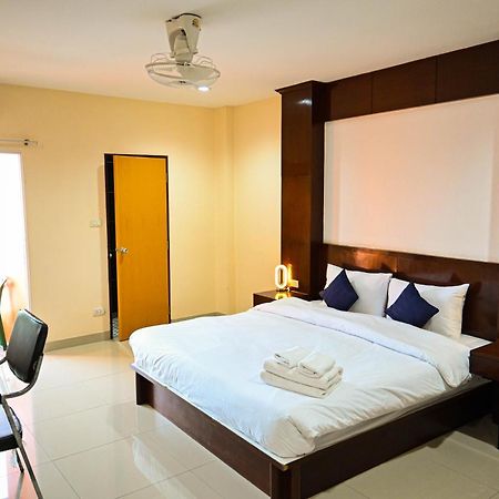 Royal Star Suites Pattaya Exteriör bild