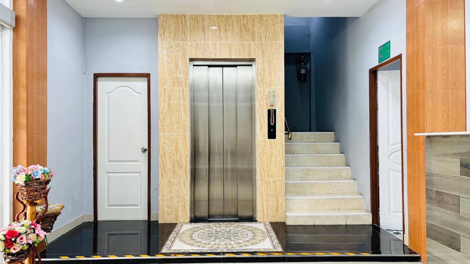 Royal Star Suites Pattaya Exteriör bild