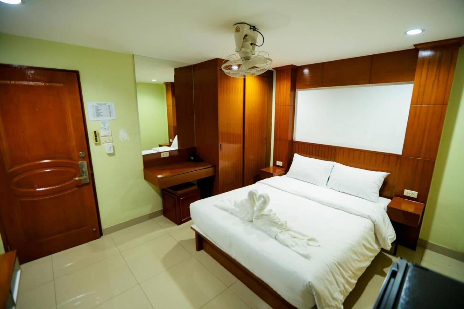 Royal Star Suites Pattaya Exteriör bild