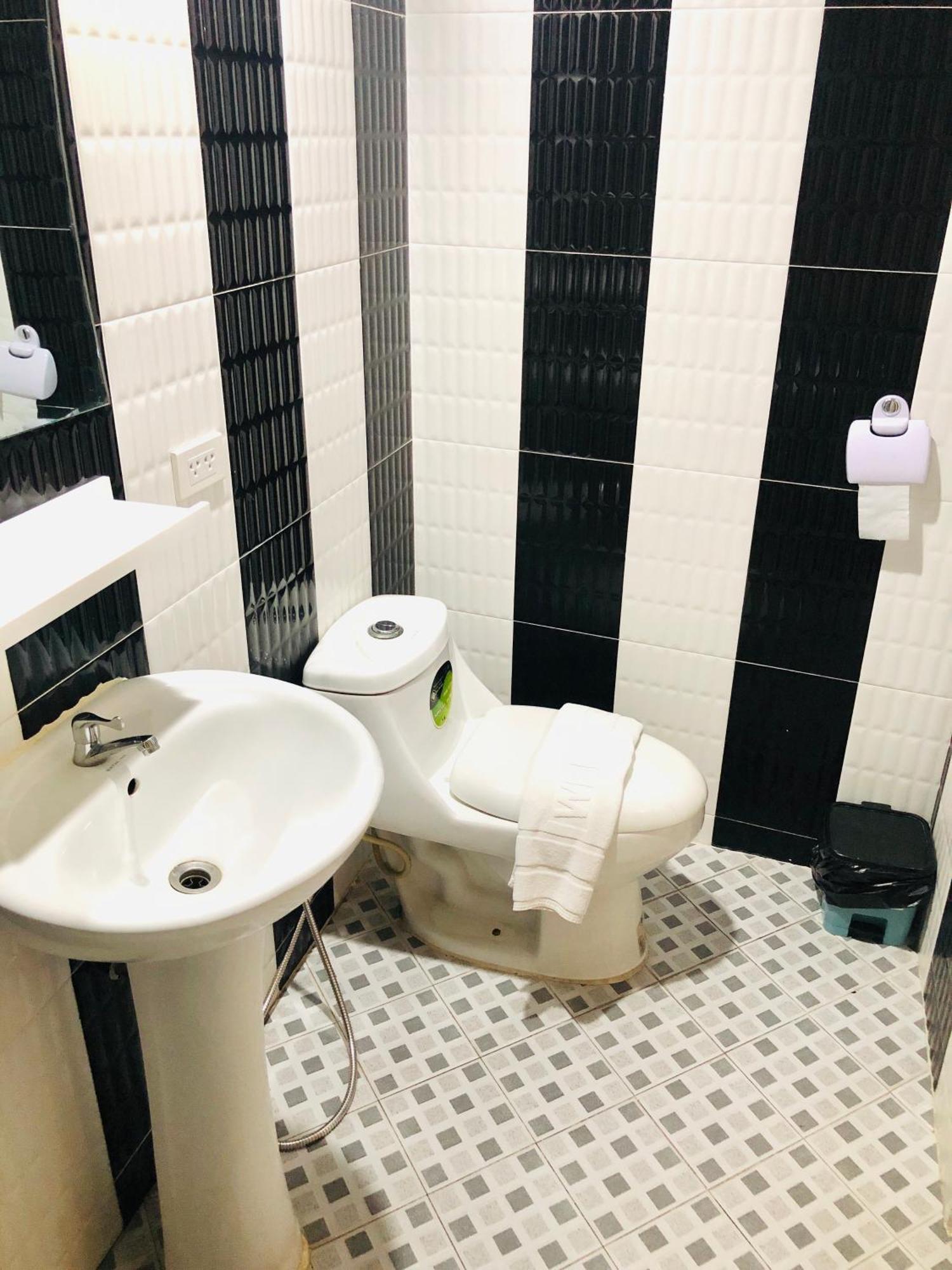 Royal Star Suites Pattaya Exteriör bild